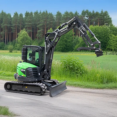 mini escavatore 55 q a noleggio eurocomach, in cantiere ad Alessandria, Genova e Asti