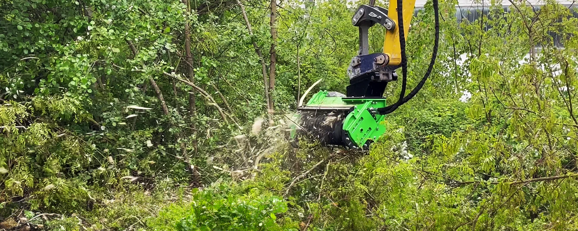 trince idrauliche OMEF in azione su escavatore